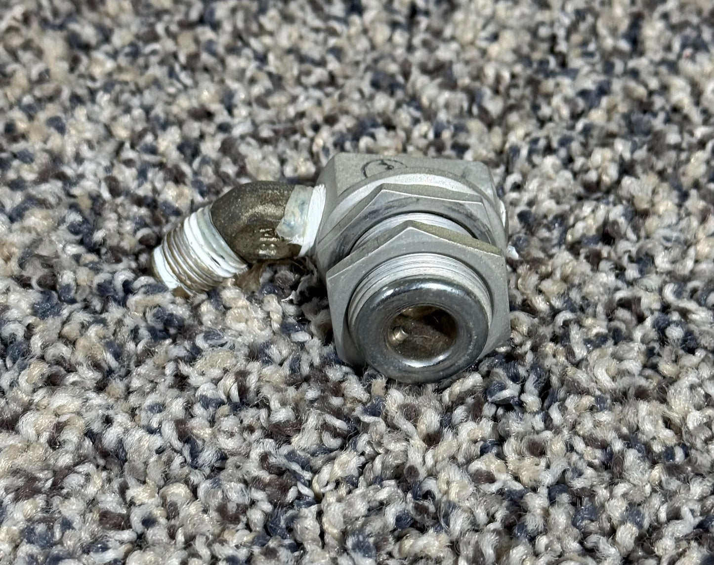 C166006-0201 C 182 Oxygen Outlet Valve