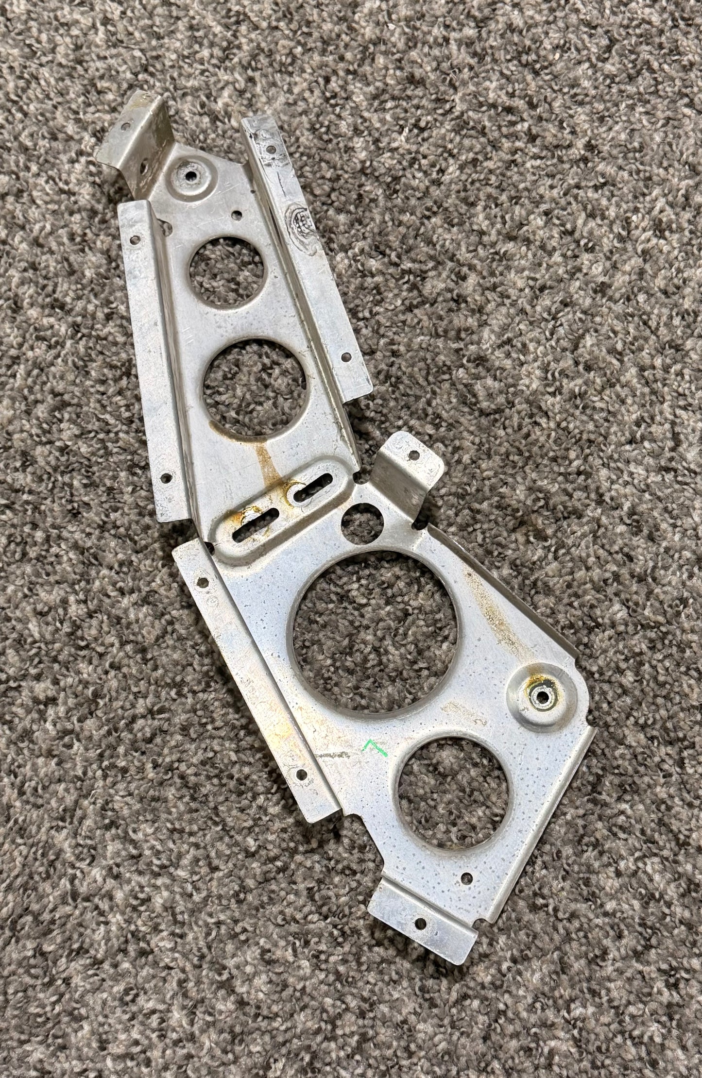2113203-1 T210N Elevator Trim Chain Guard