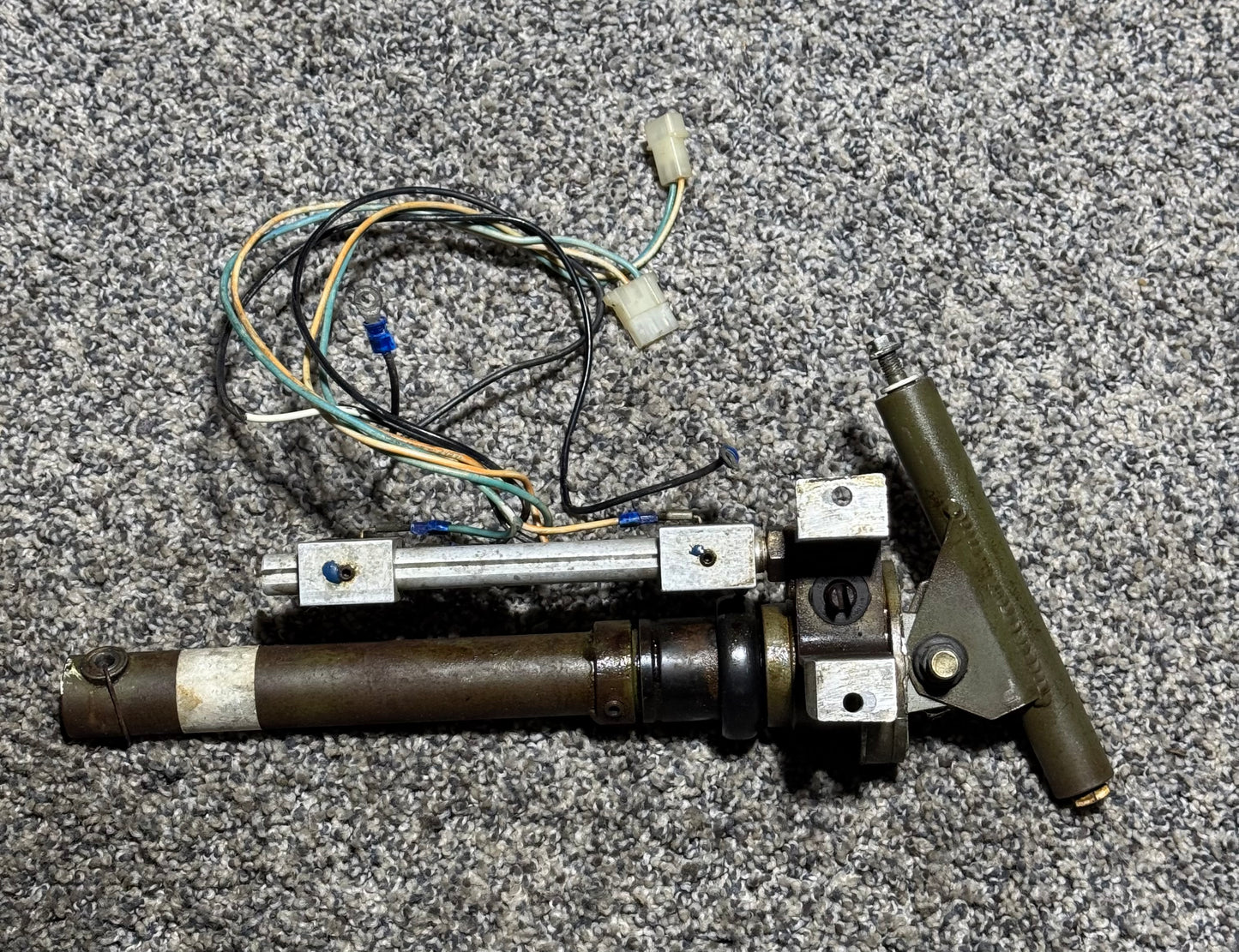C301002-0116 C-182 Flap Actuator W/ Switch Bar