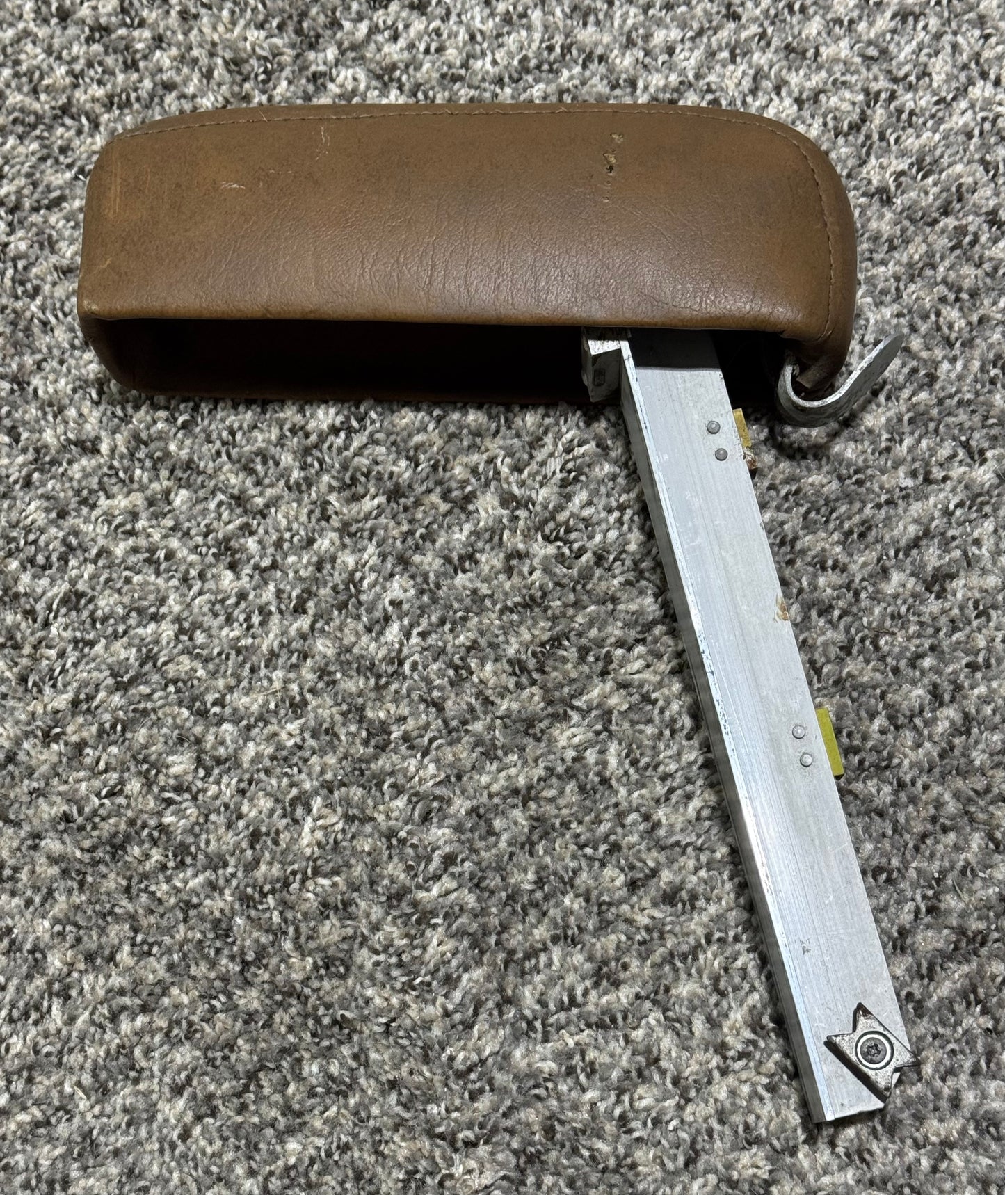 35-534372-89 Beechcraft 95-C55 Front Seat Center Armrest Assembly