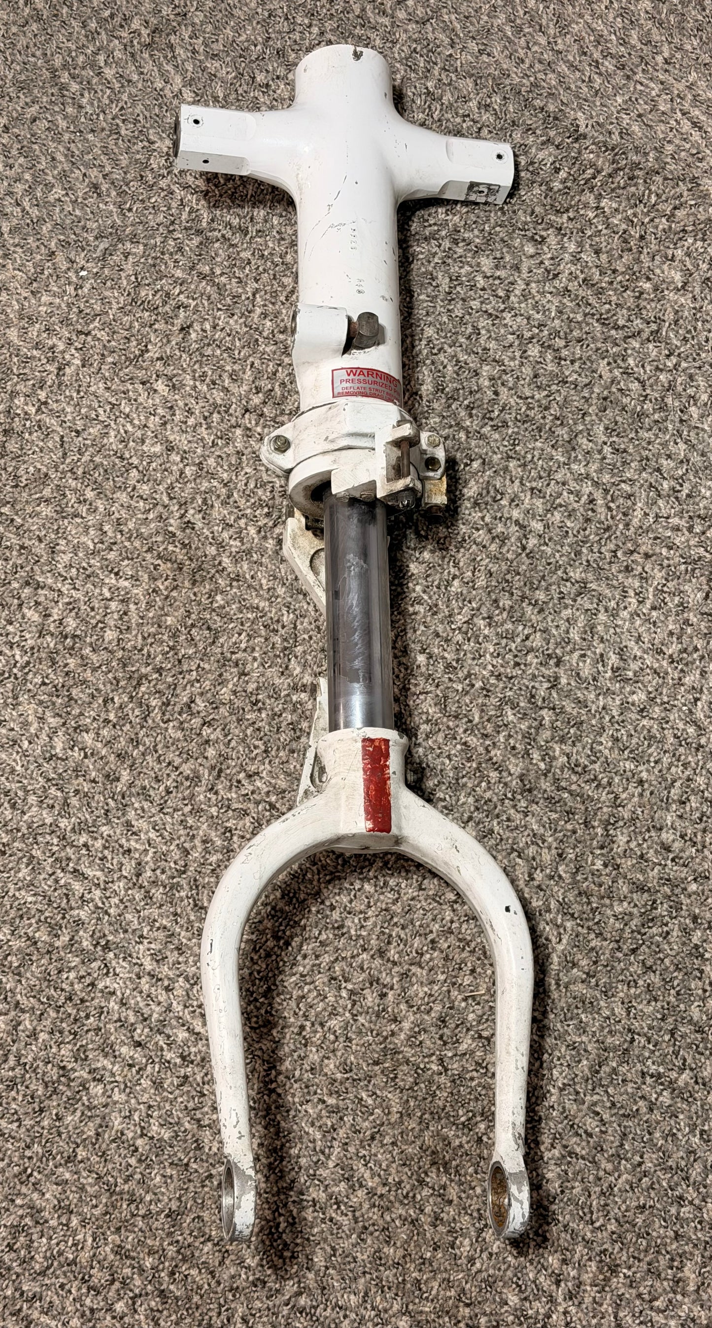 5750039 AeroCommander 500B Nose Landing Gear Steerable