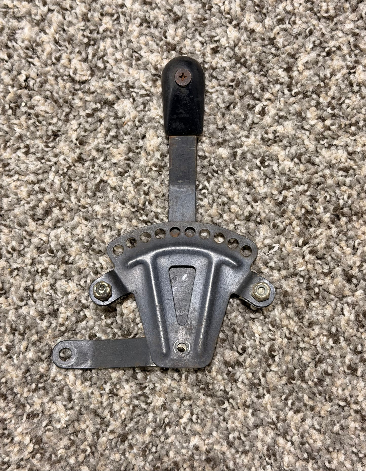 2113253-1 Cessna T210N Cowl Flap Lever Assy