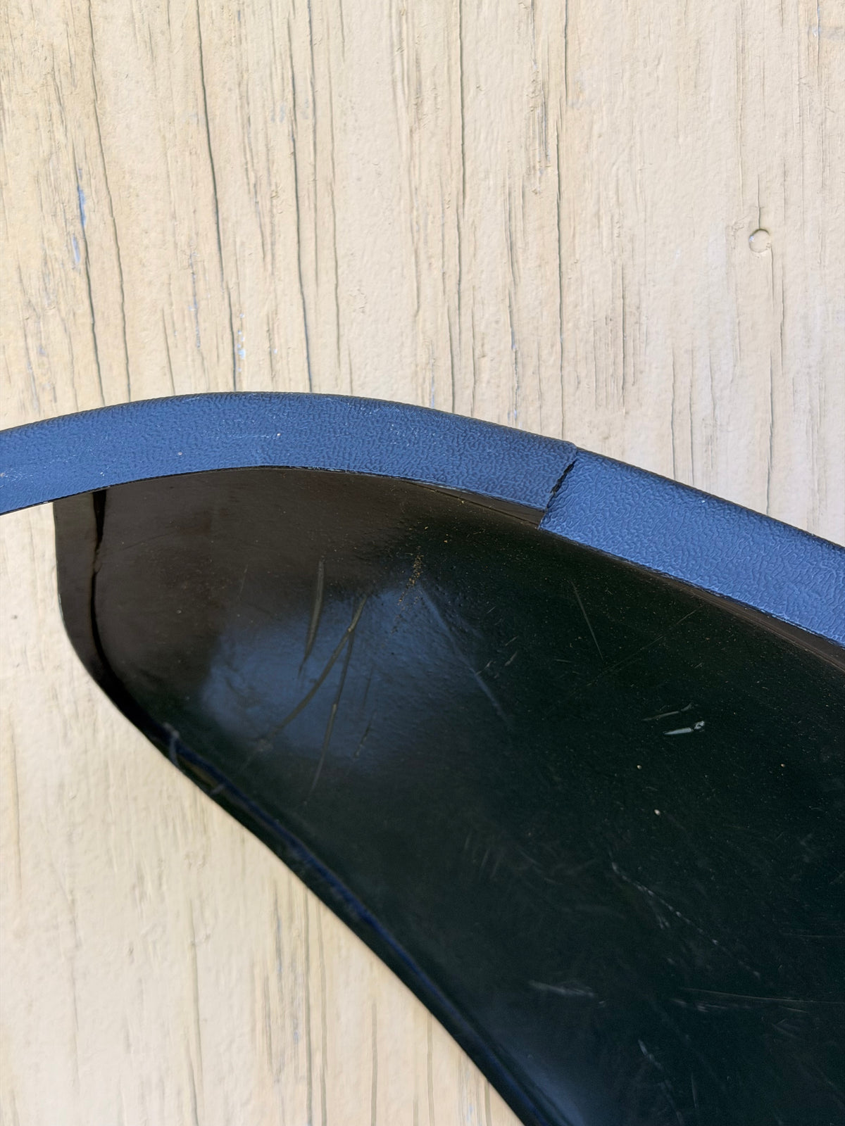 K49002-31 Commander Glareshield AFT Assembly (Small Crack)