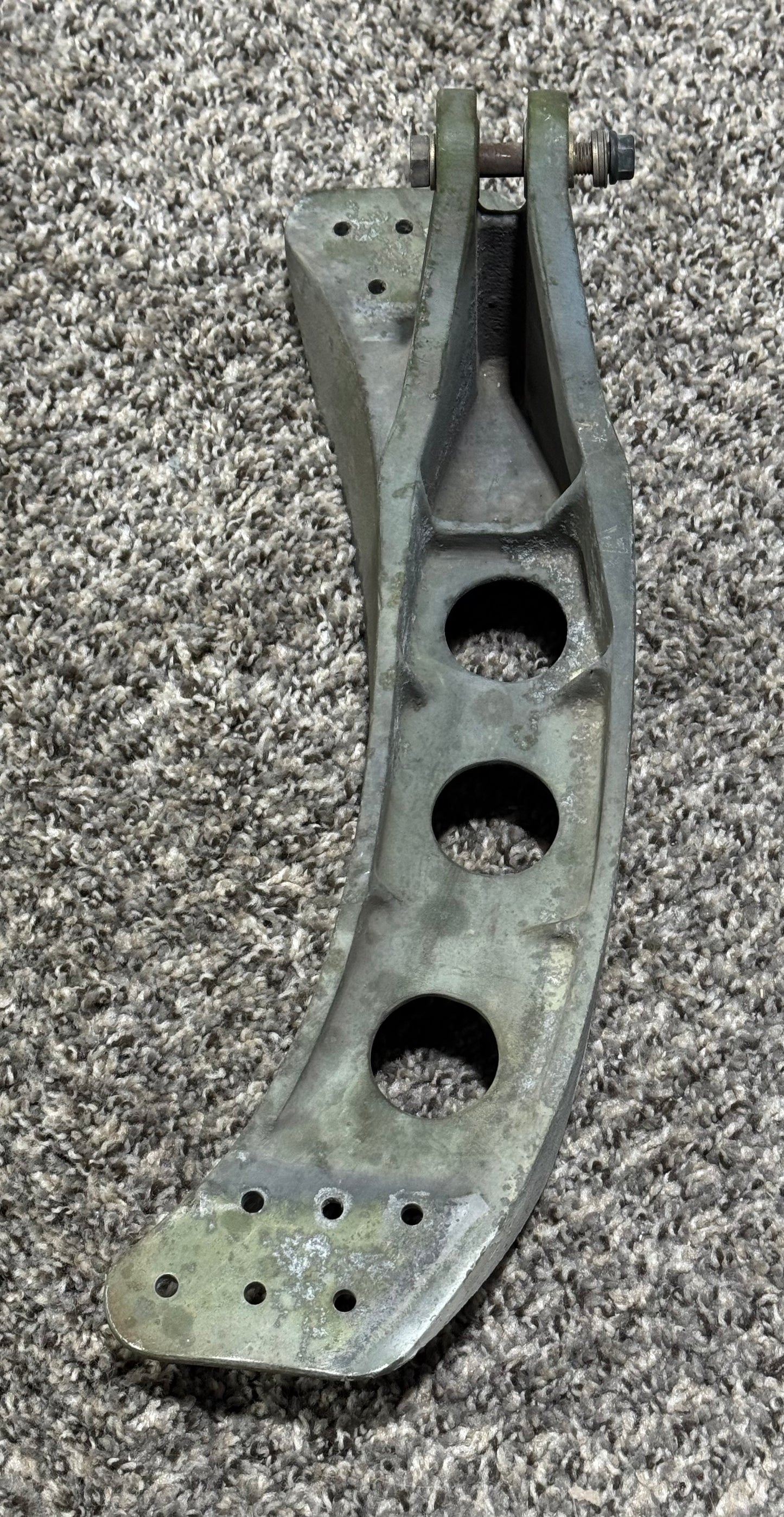 115-440031-2 Beechcraft KA-100 Horizontal Hinge Point RH Bracket