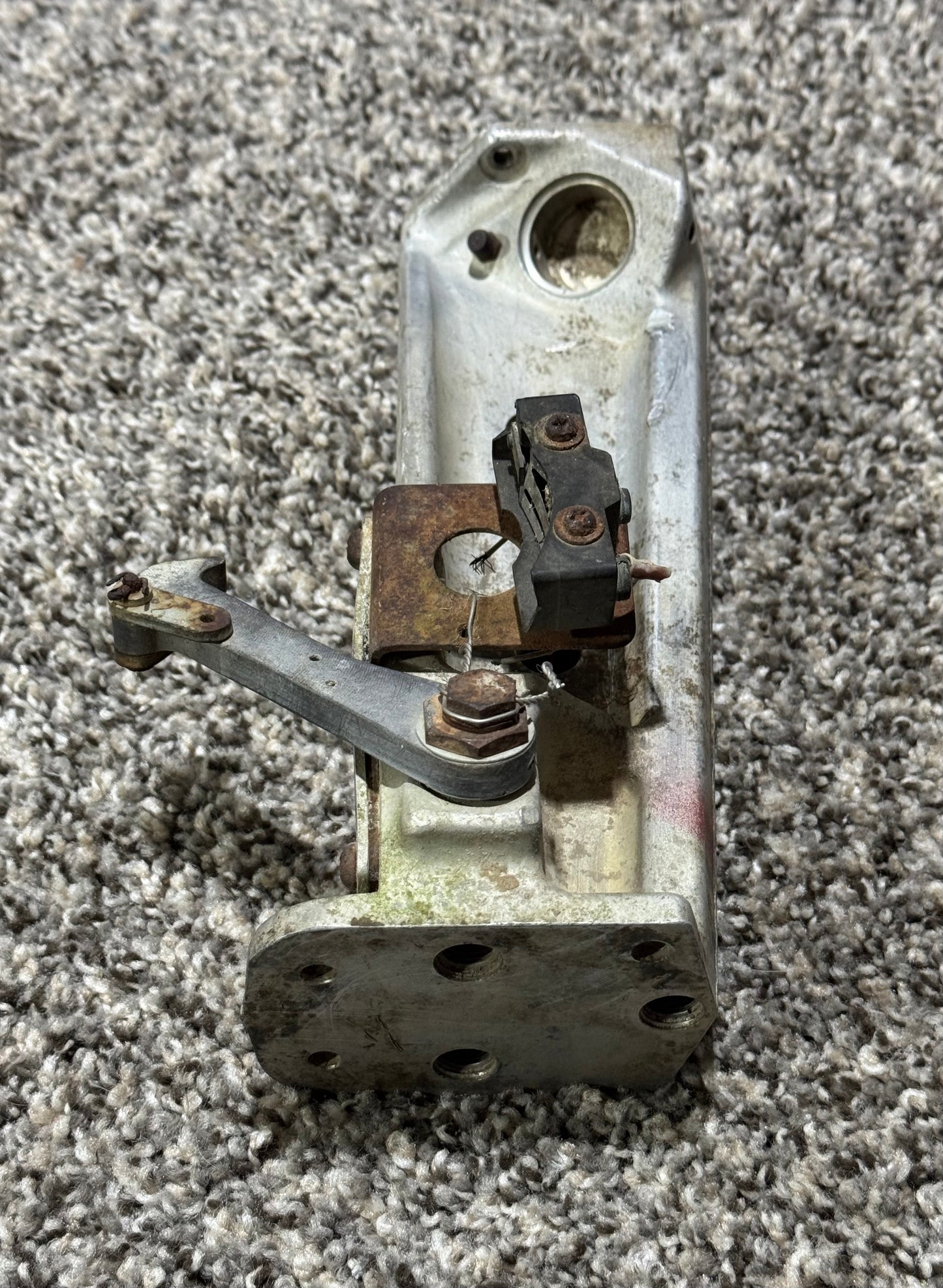 2241104-5 Cessna R182 LH Landing Gear Support Outboard