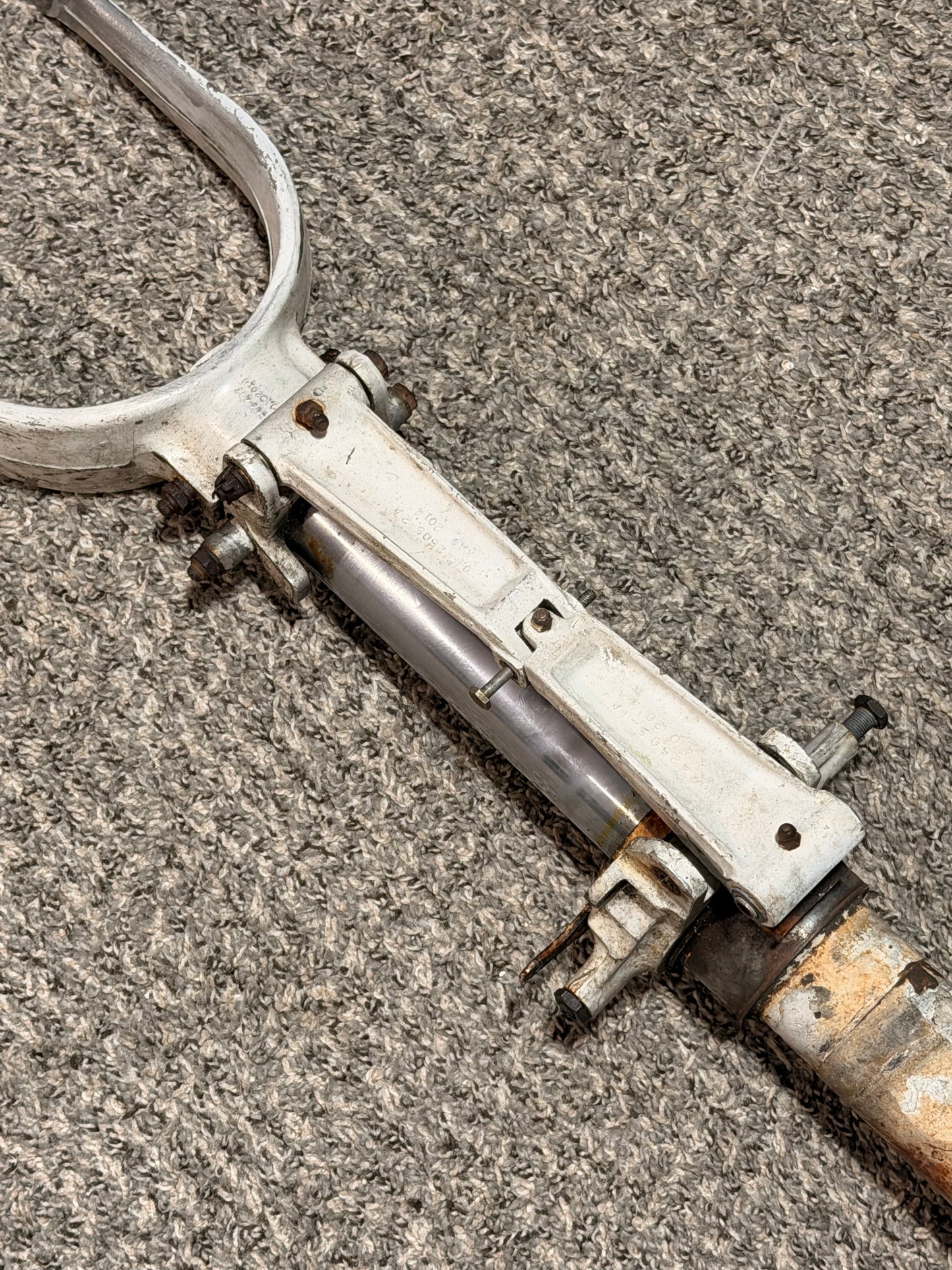 0543039-200 C-172 Nose Gear Shock Strut Assembly