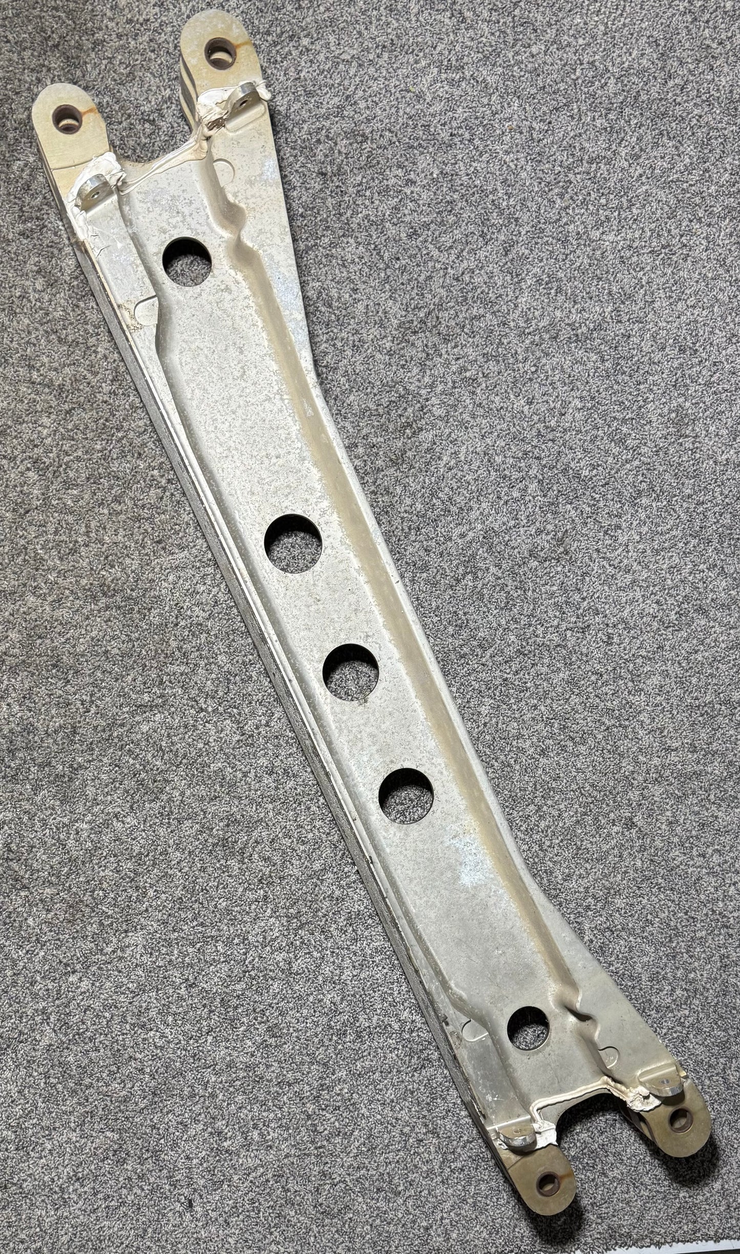 1210702-11 C-T210M Carry Thru Spar Assembly