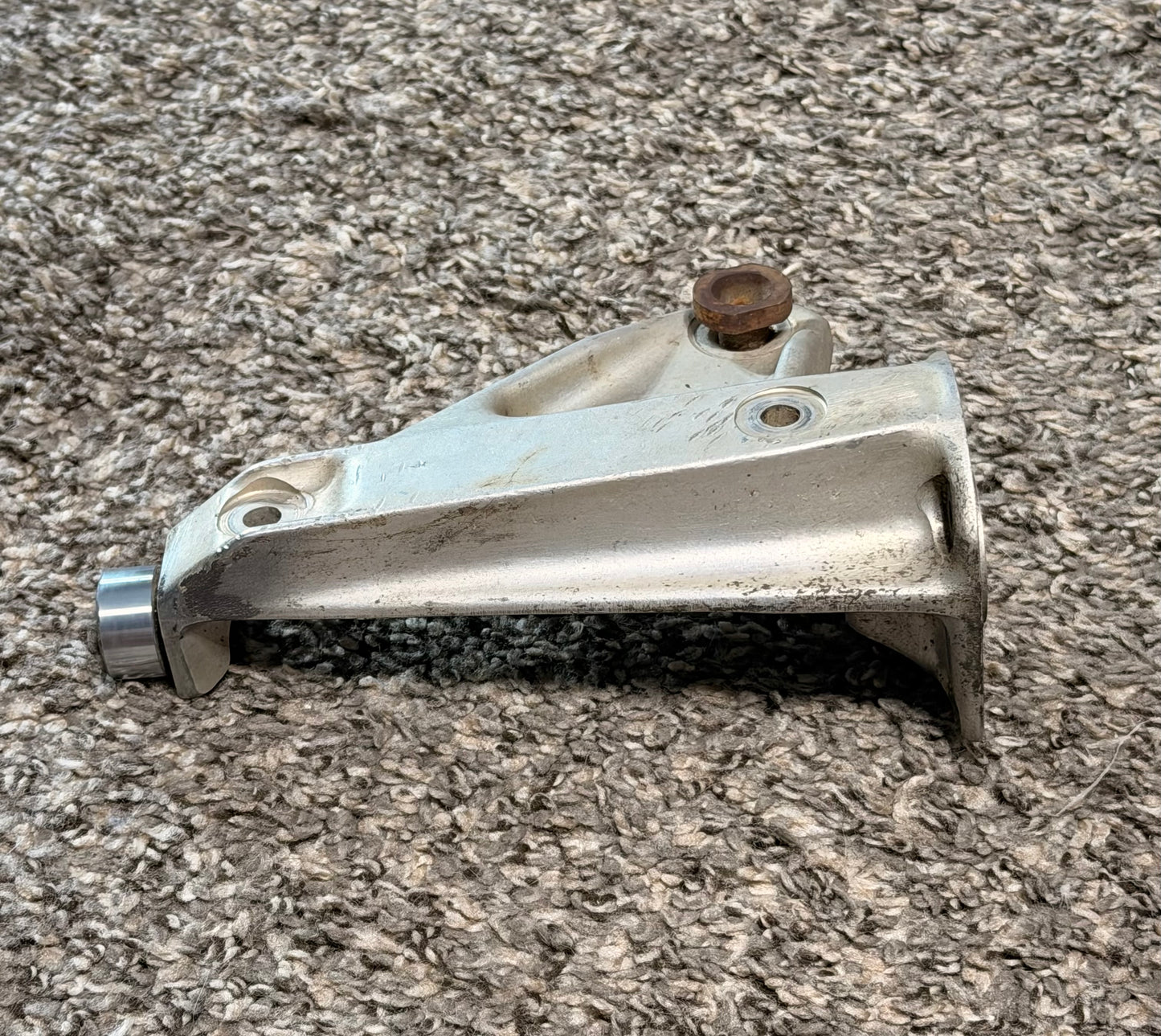 1241004-497 Cessna 210 Main Gear Saddle LH Assy