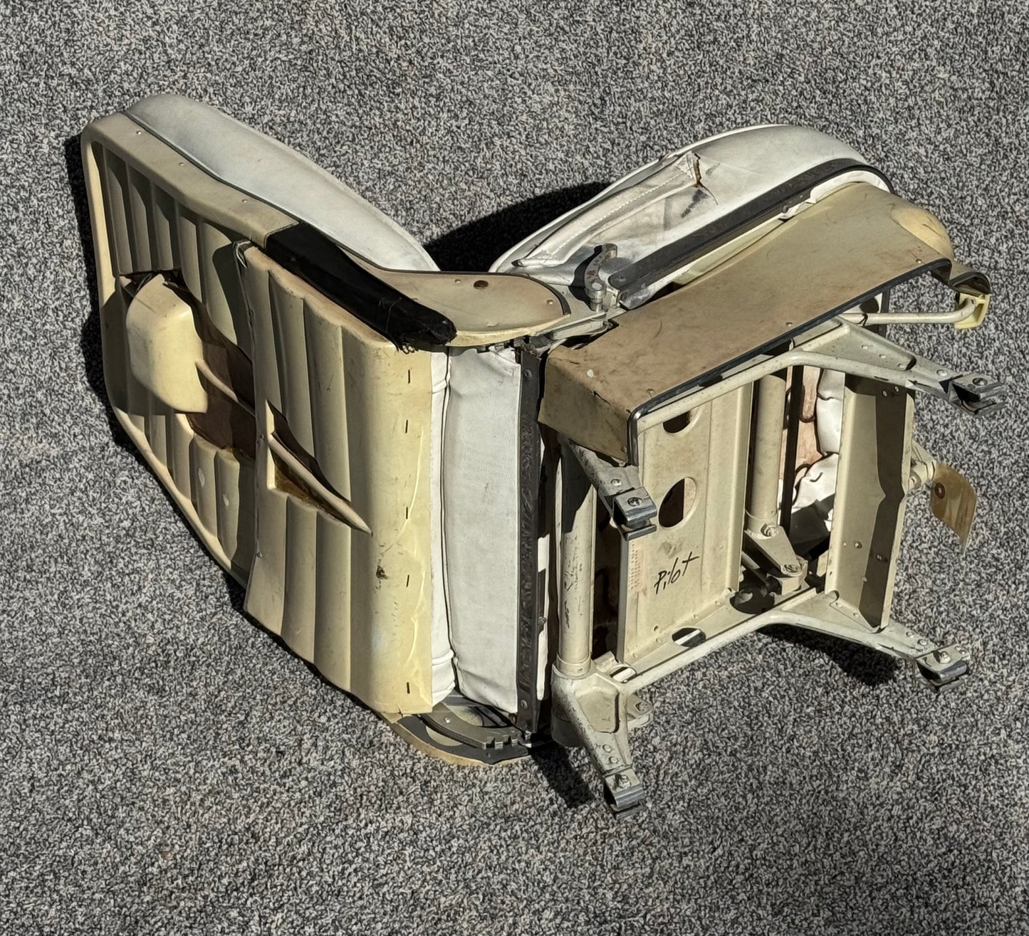 0700630-13 Cessna 210D Pilot Seat