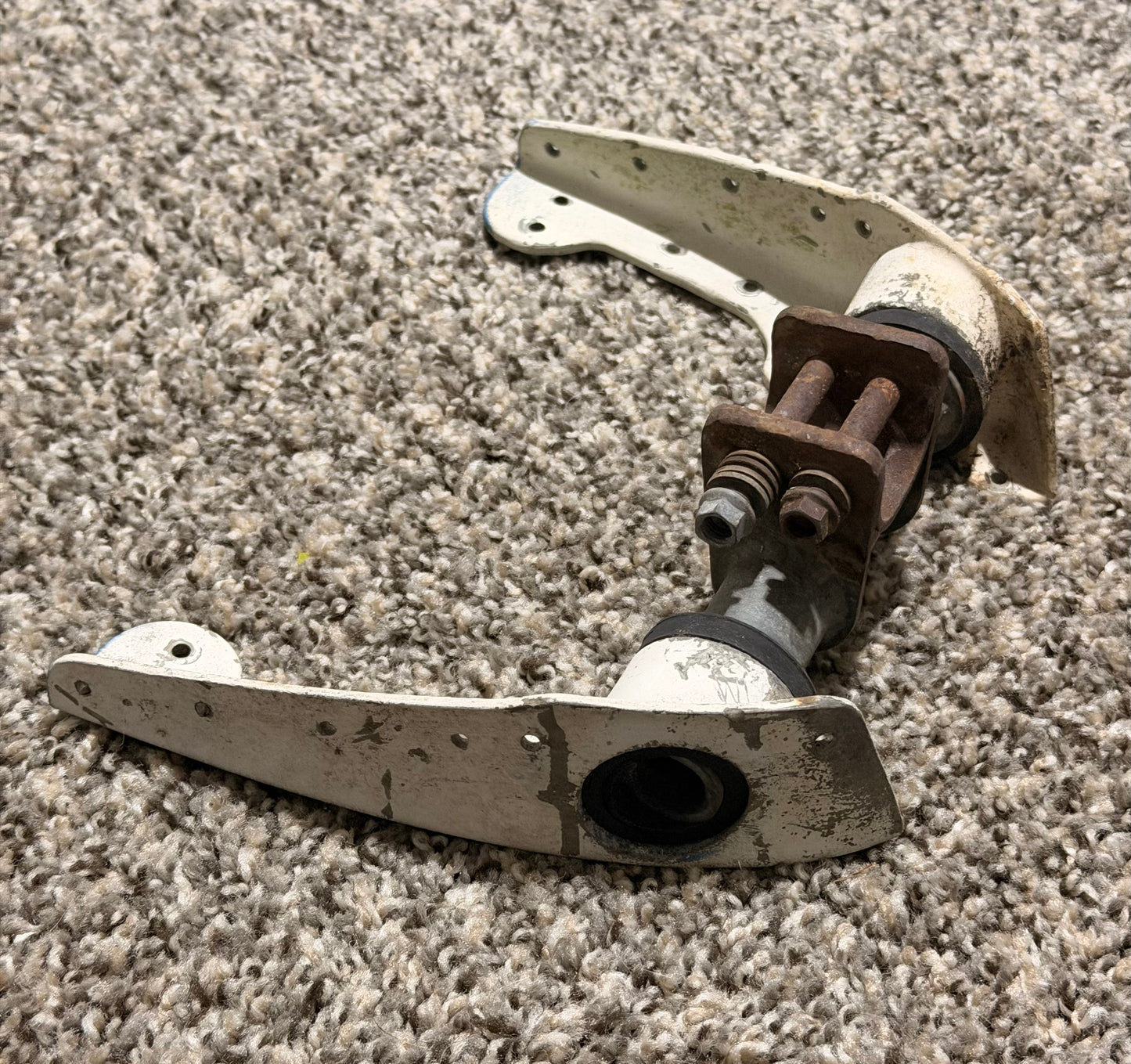 0712305-2/ 0712305-3 Cessna 180 Tail Gear Mount Casting Assembly With Bushing RH/LH Assembly