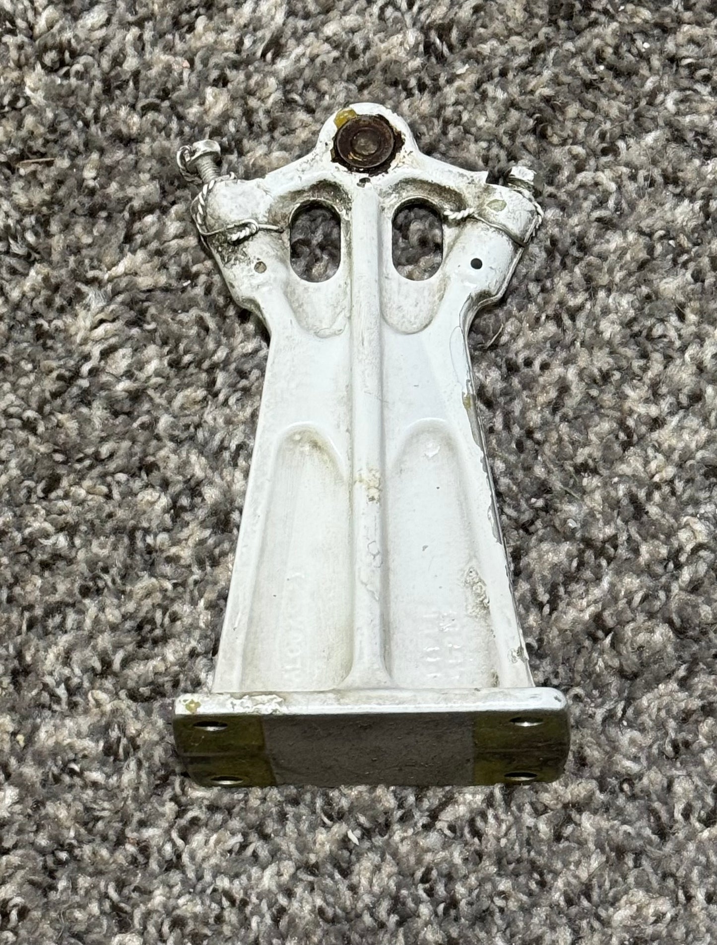 45253-003E PA-31T Elevator Control Hinge Assy