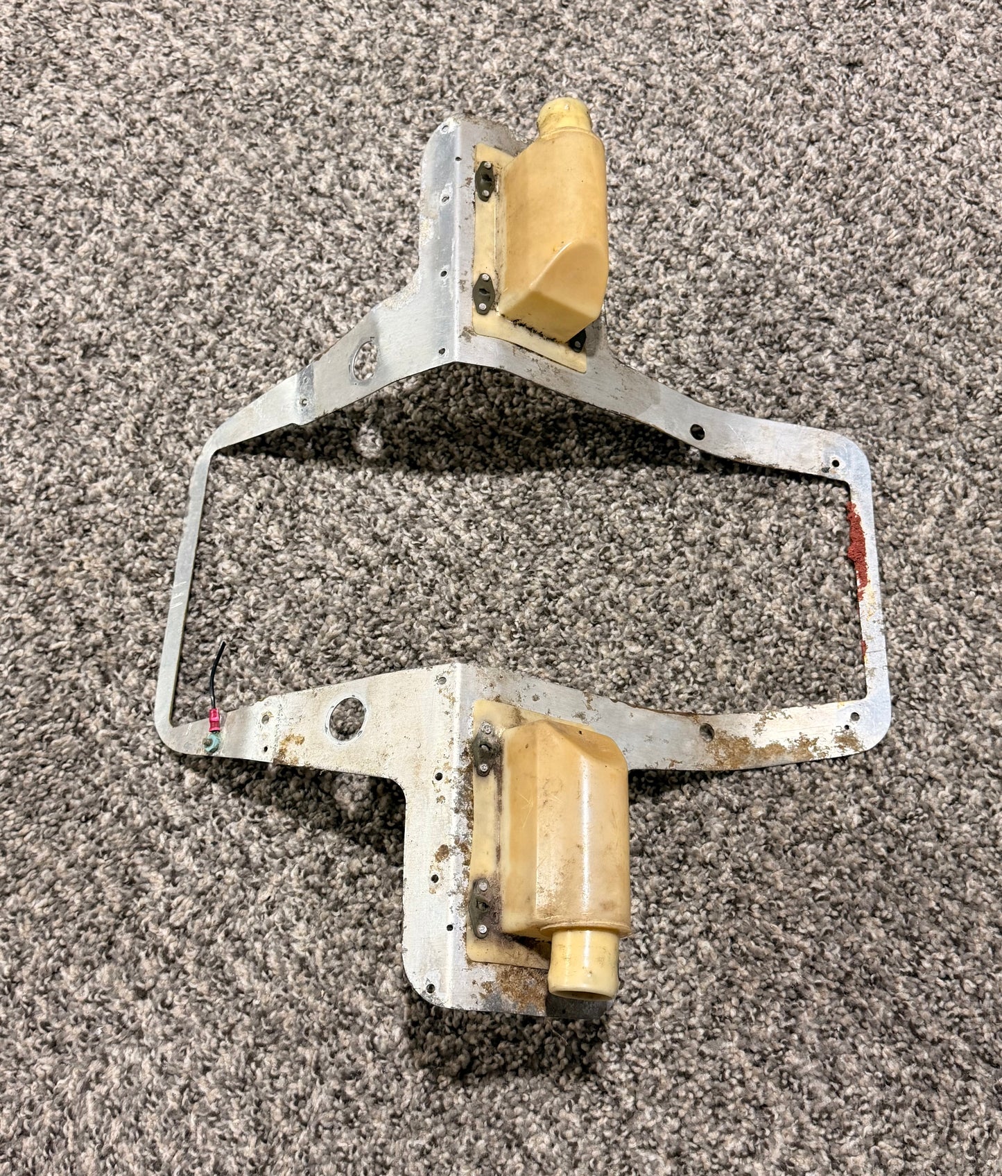 1215187-1 / 1211894-1 Cessna T210N Retainer Assy Headliner W/ Air Box