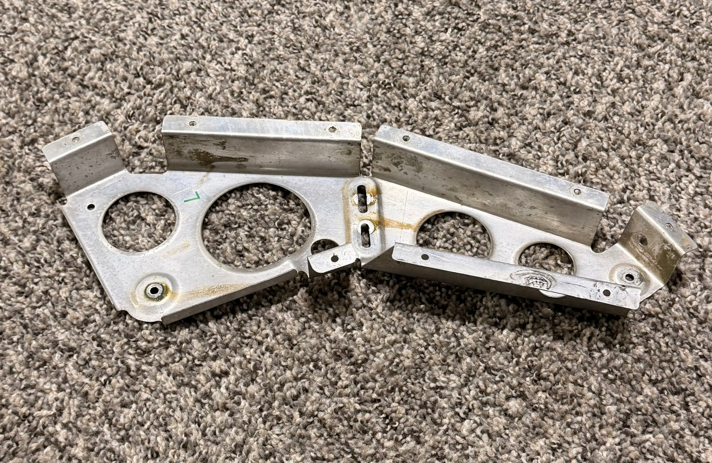 2113203-1 T210N Elevator Trim Chain Guard