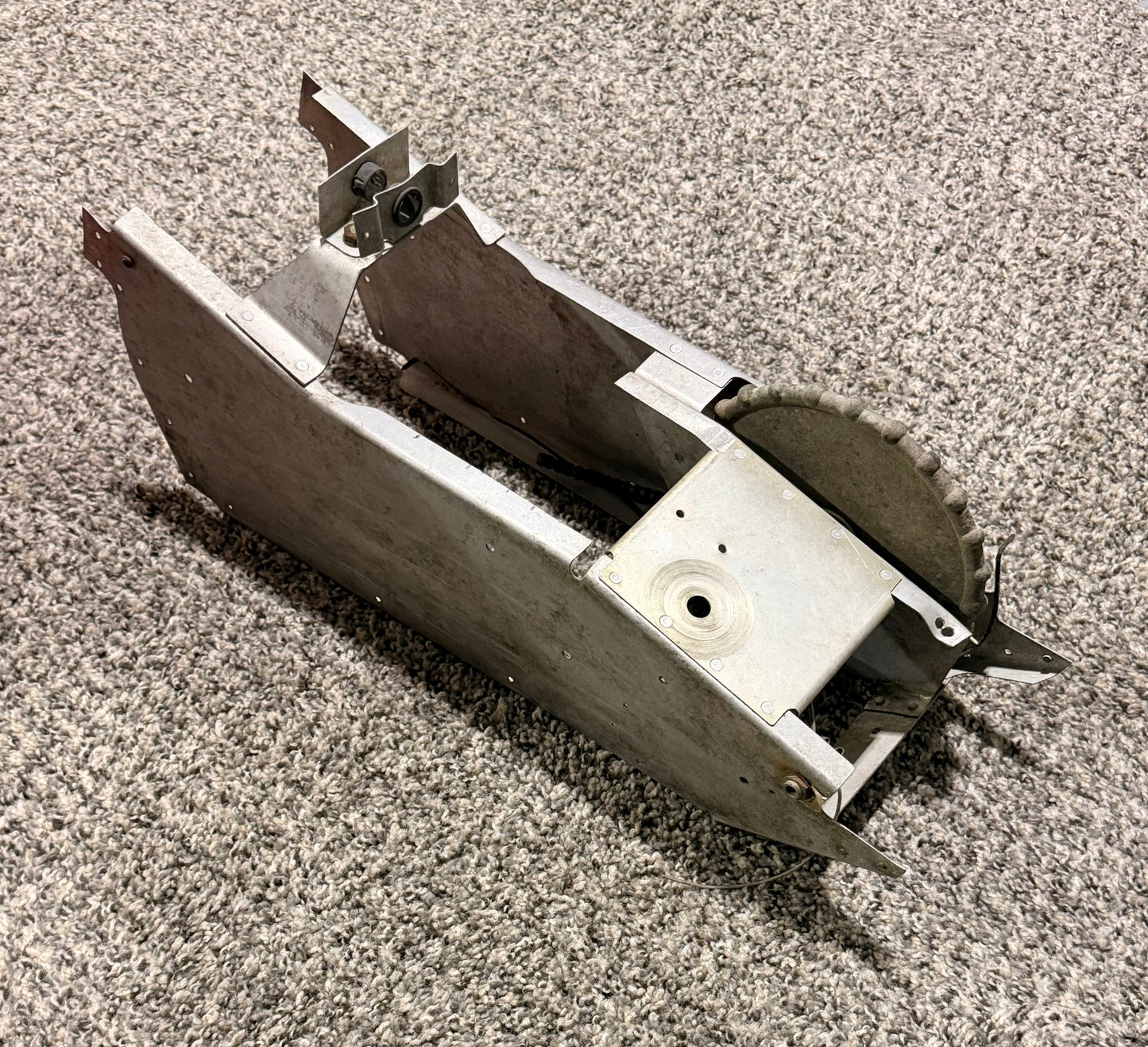 0513368-201 Cessna 172N Console Structure