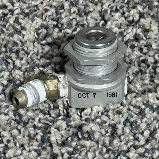 C166006-0201 C 182 Oxygen Outlet Valve