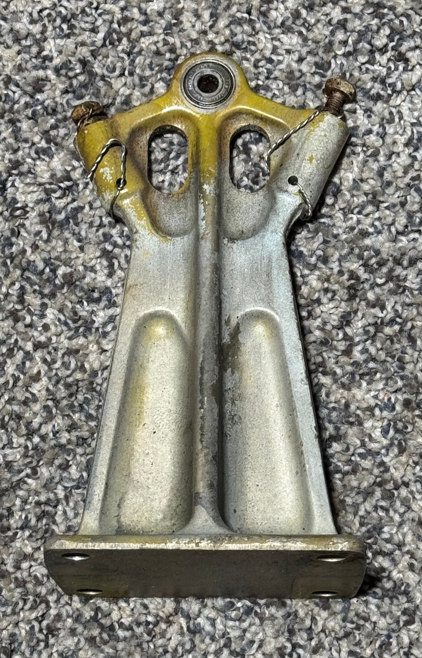 45252-000 PA-31T Elevator Control Hinge Assy