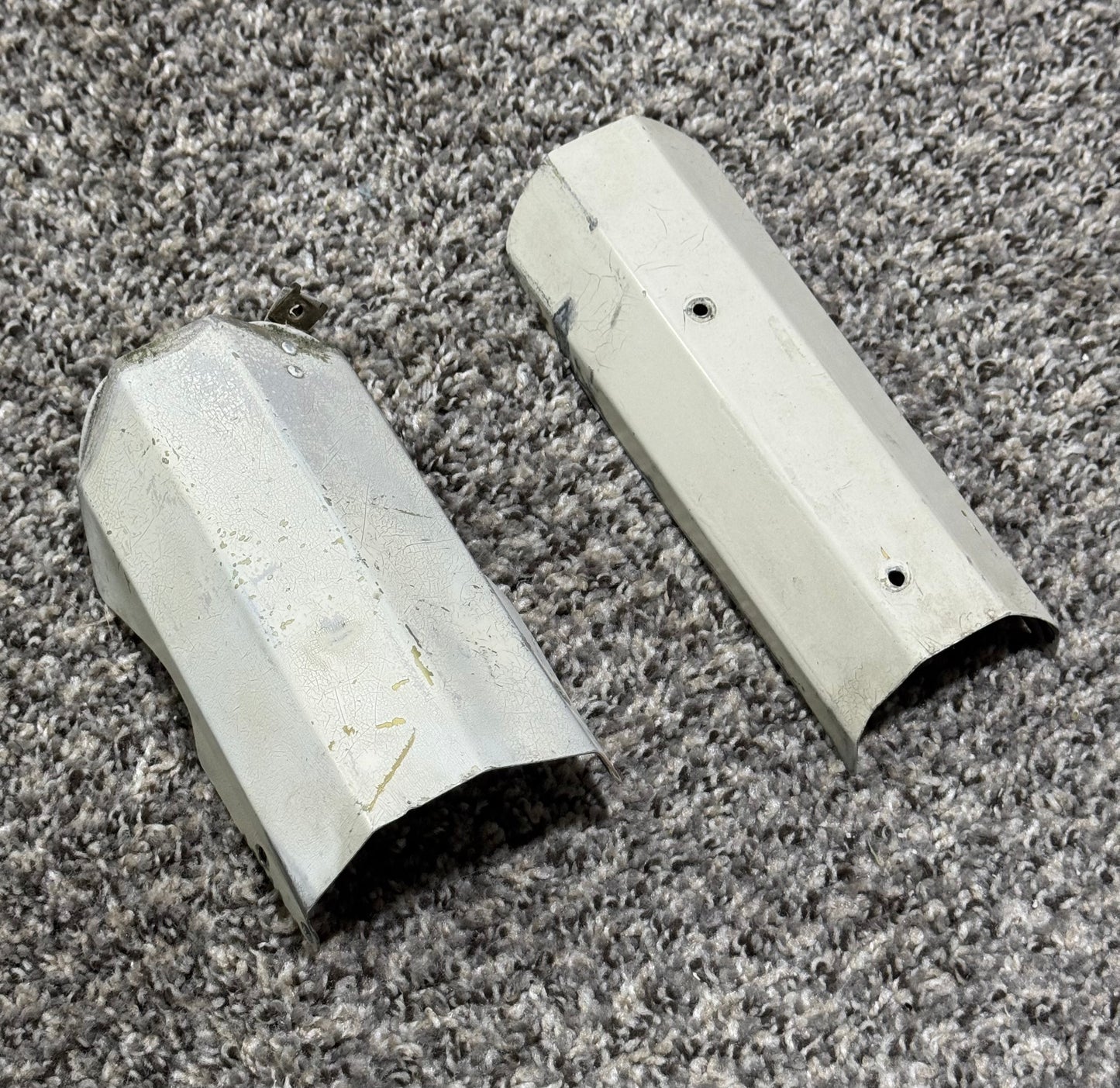 35-534372-89 Beechcraft 95-C55 Front Seat Center Armrest Assembly