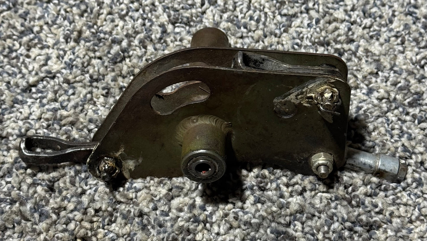 0422430-8 C-172 RH Bellcrank Aileron Assembly