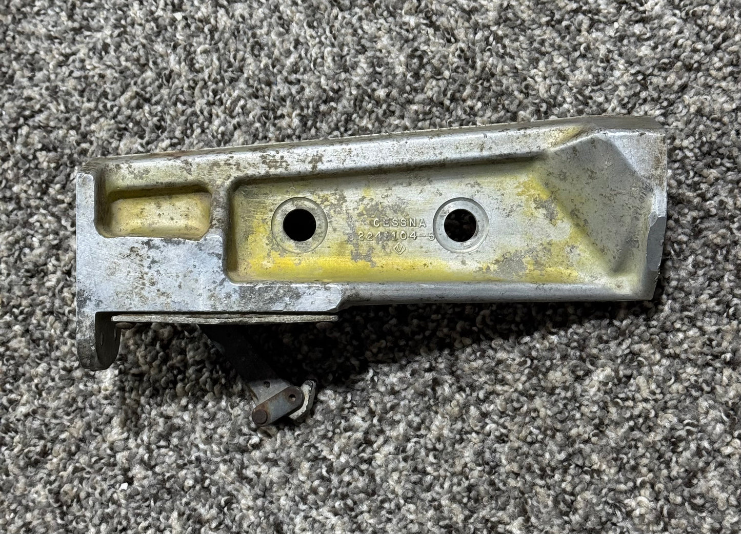 2241104-5 Cessna R182 LH Landing Gear Support Outboard
