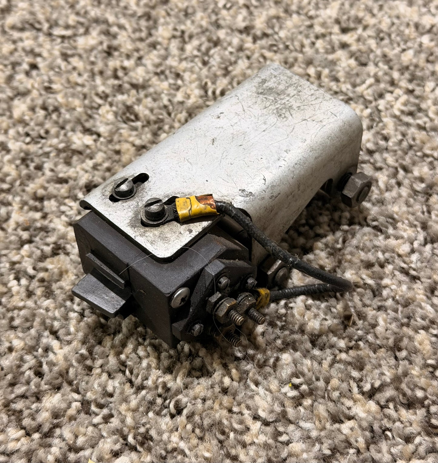 0870152-24 Cessna 310L De-Ice Brush Block Assembly