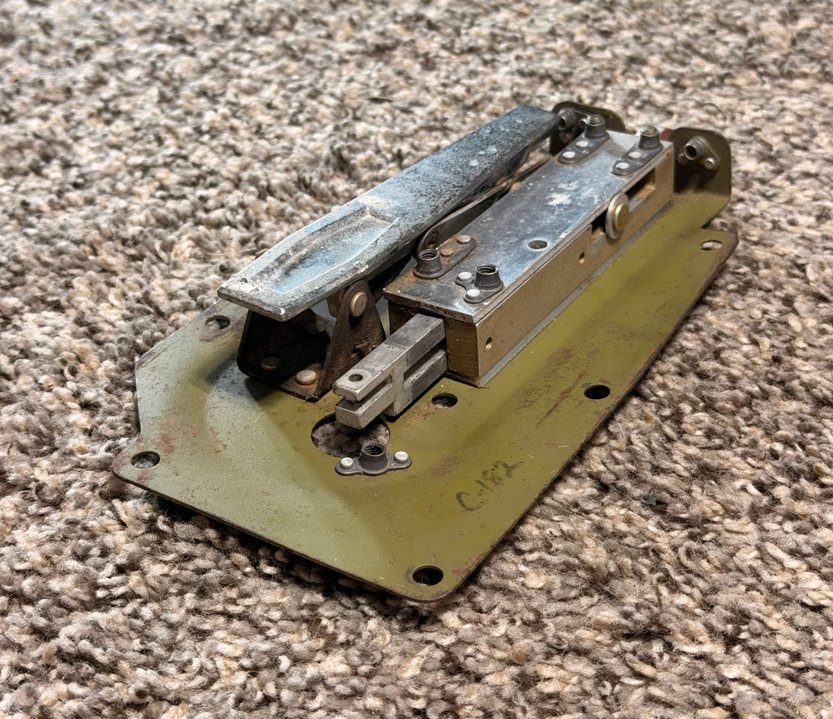 1217049-2 Cessna Cabin Door Latch R/H Assy