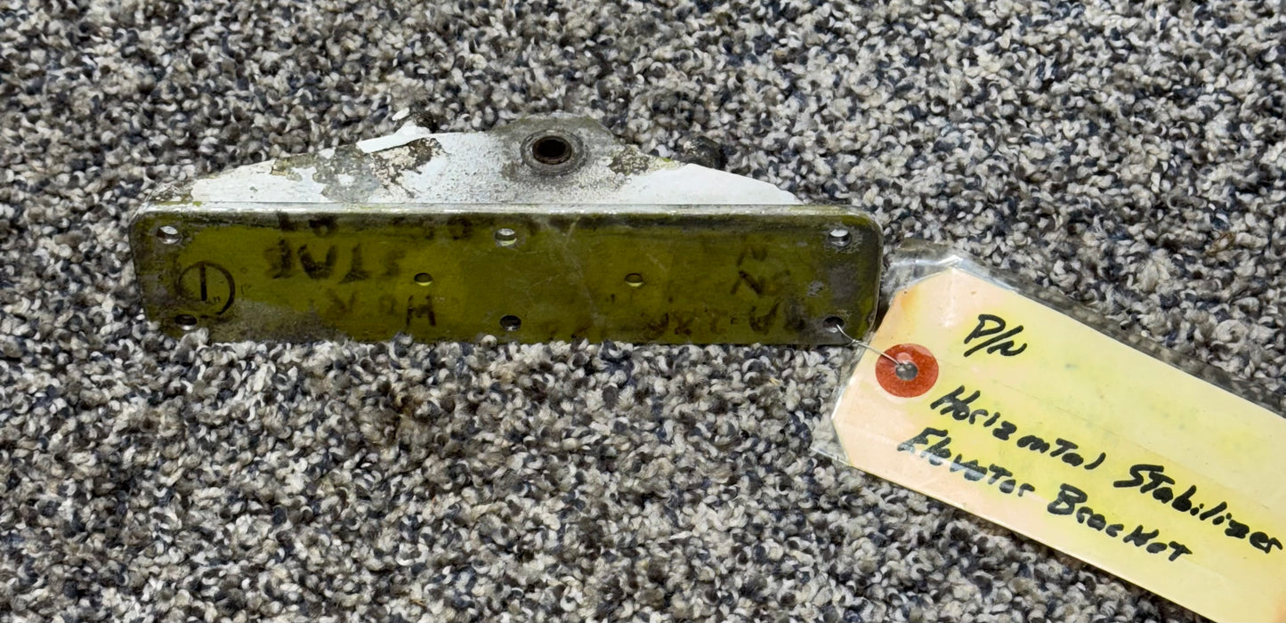 Piper PA-28R-180 Horizontal Stabilizer Elevator Bracket