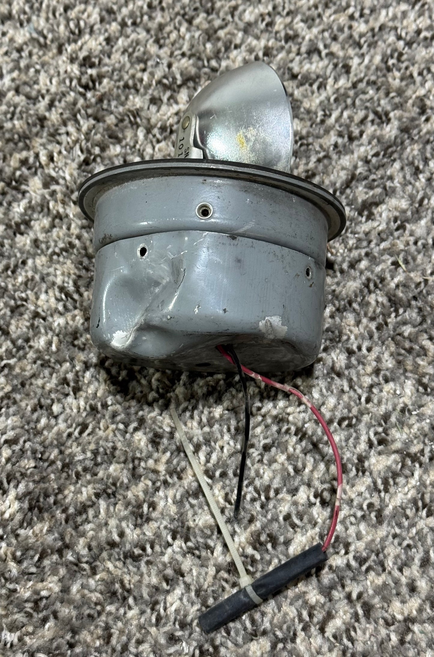 40-1010-15-12 Grimes Rotating Beacon Assembly (Dented)