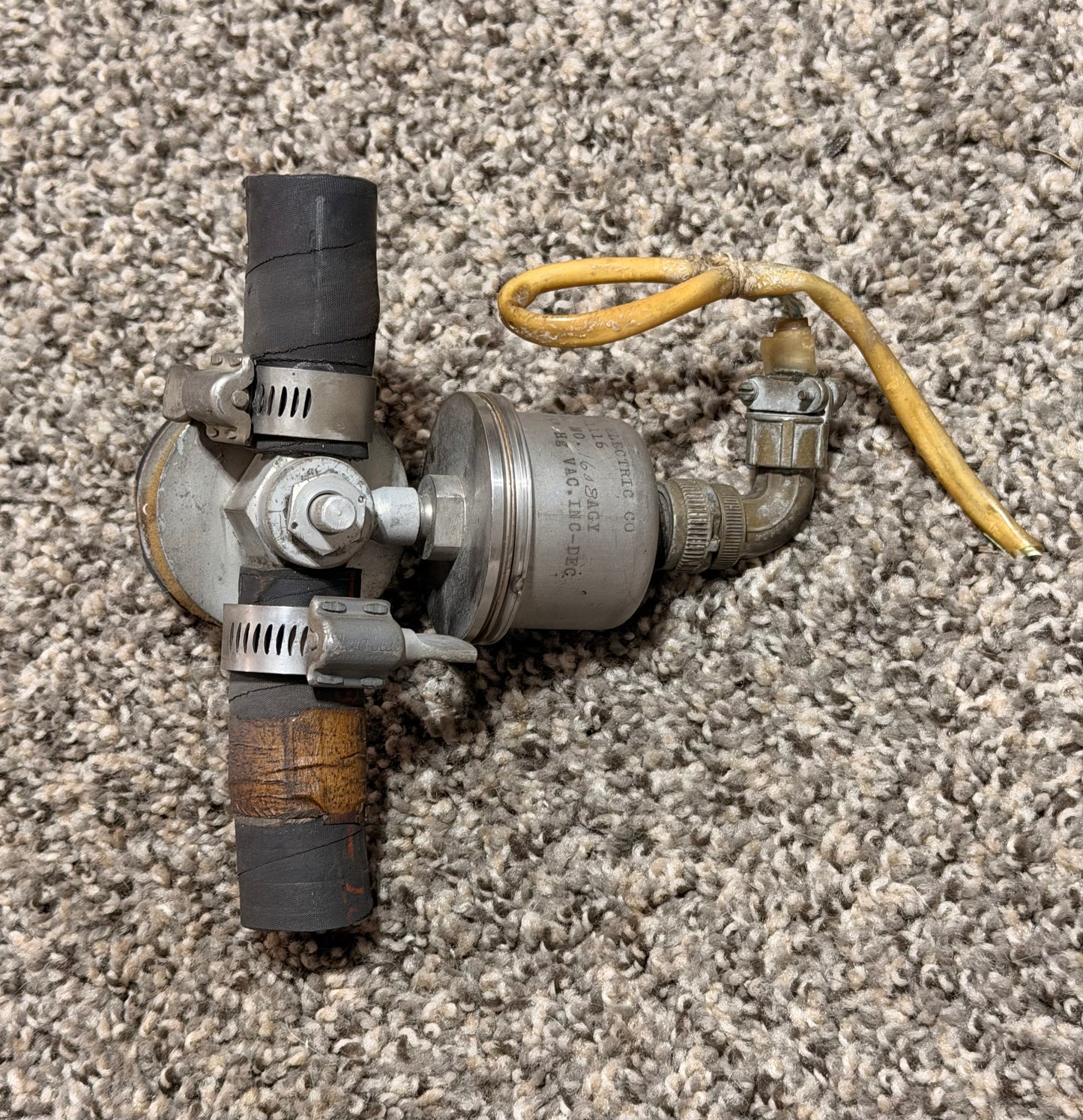 575-1116 Aero Commander 500B Cook Electric 1608 3.55 Pressure Switch Assy W/ 133A6 Vaccum Regulating Valve