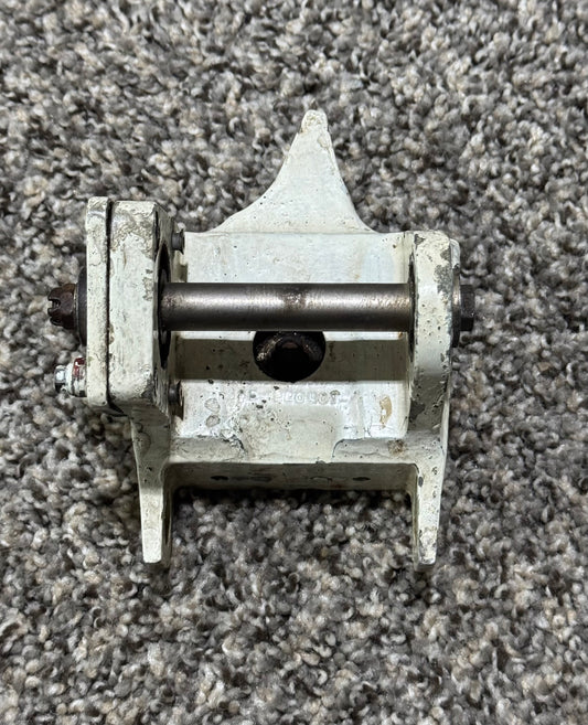 285-220401-8 Elevator Support RH Inboard Hinge