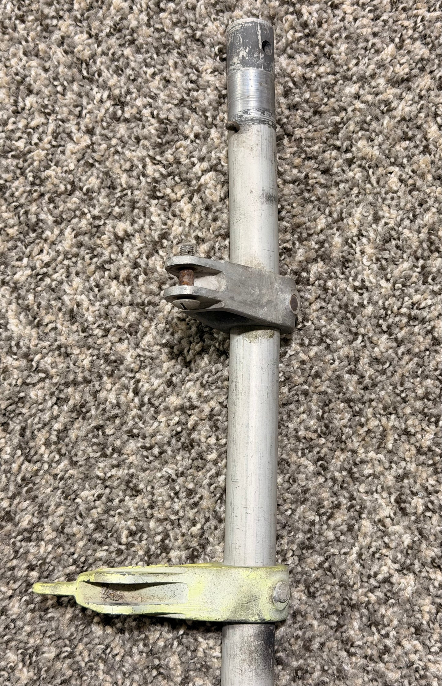169-594052 Beechcraft Rudder Pedal Cross Shaft Assembly Forward W/ Arm (Slight Bent)