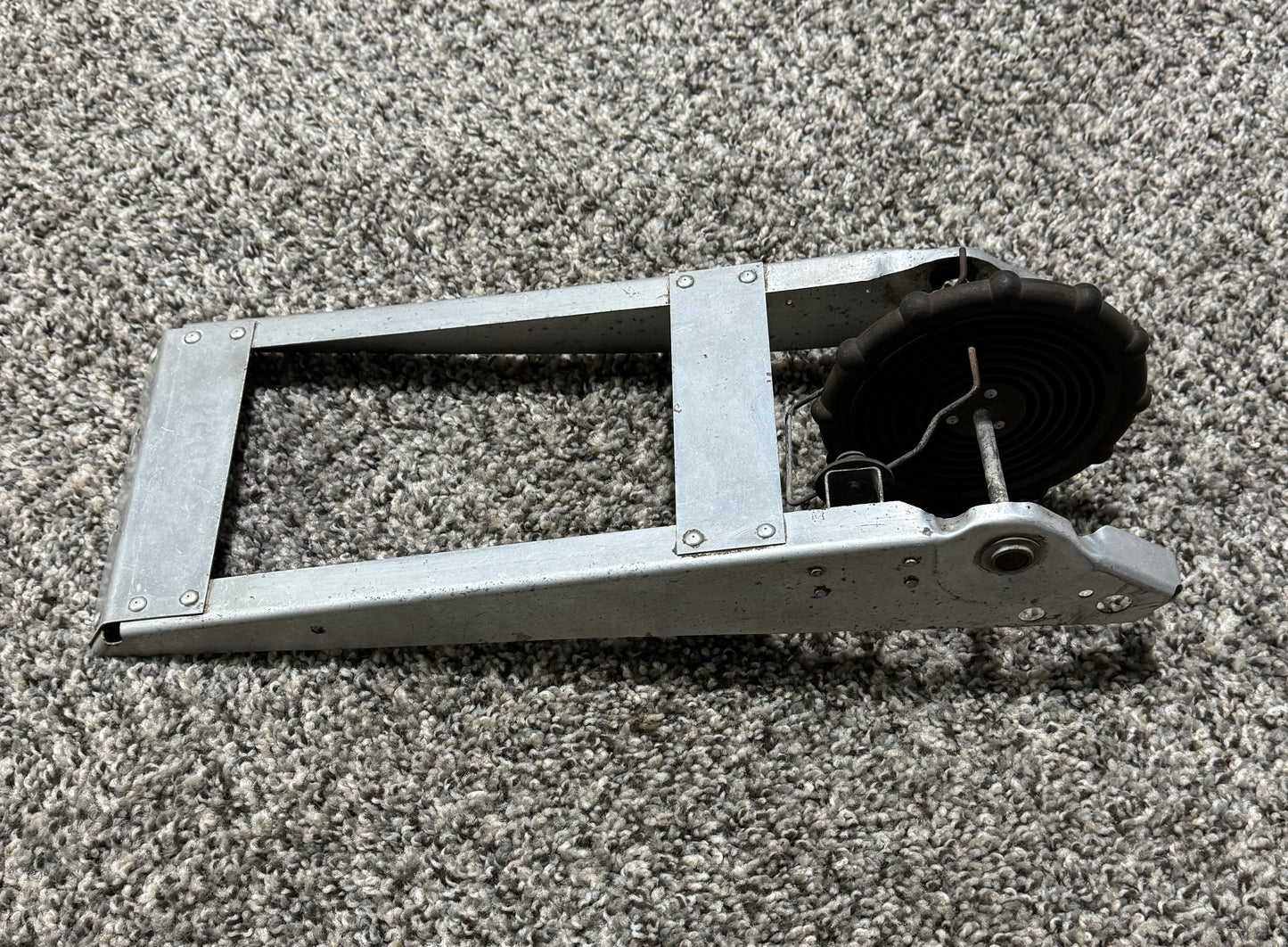 0460112-1 Cessna 150 Elevator Trim Tab Wheel Assembly