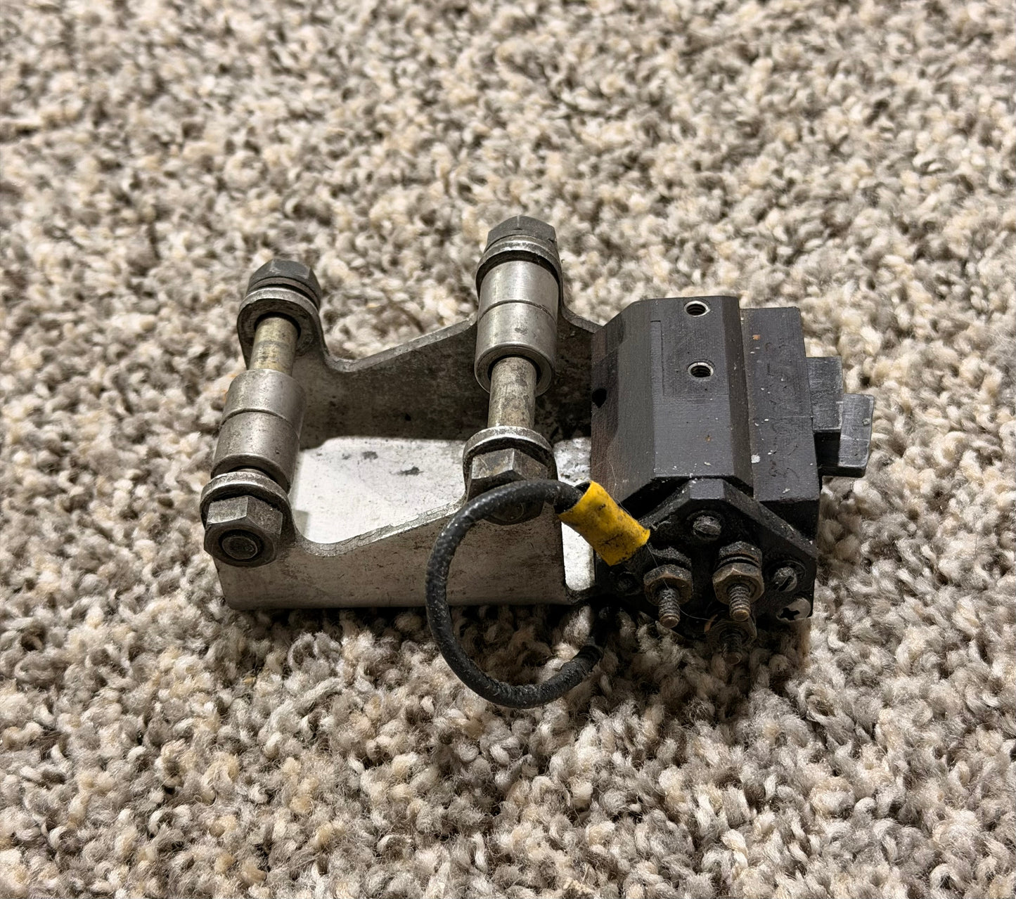 0870152-24 Cessna 310L De-Ice Brush Block Assembly