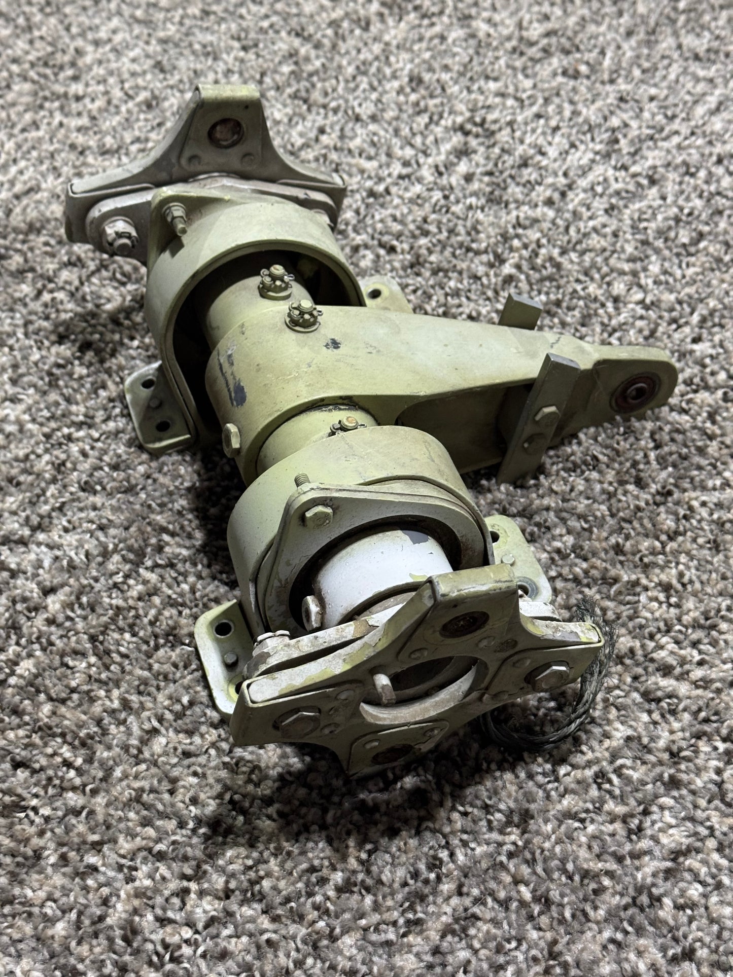 JetStream 3201 Elevator Pivot Shaft Assembly
