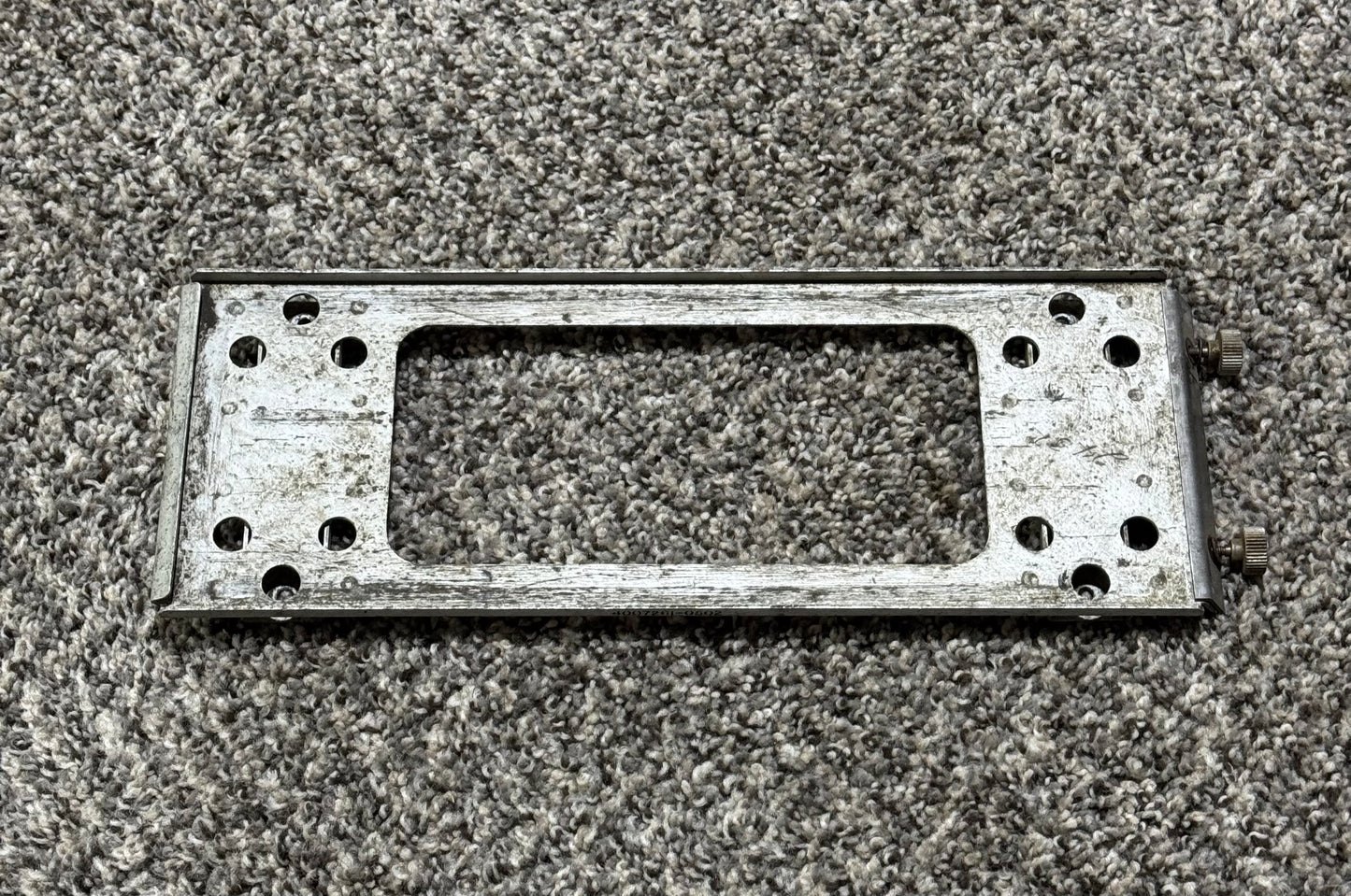 4007261-0502 Bendix RT-131A Mounting Tray