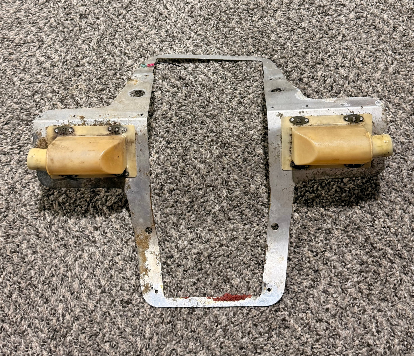 1215187-1 / 1211894-1 Cessna T210N Retainer Assy Headliner W/ Air Box
