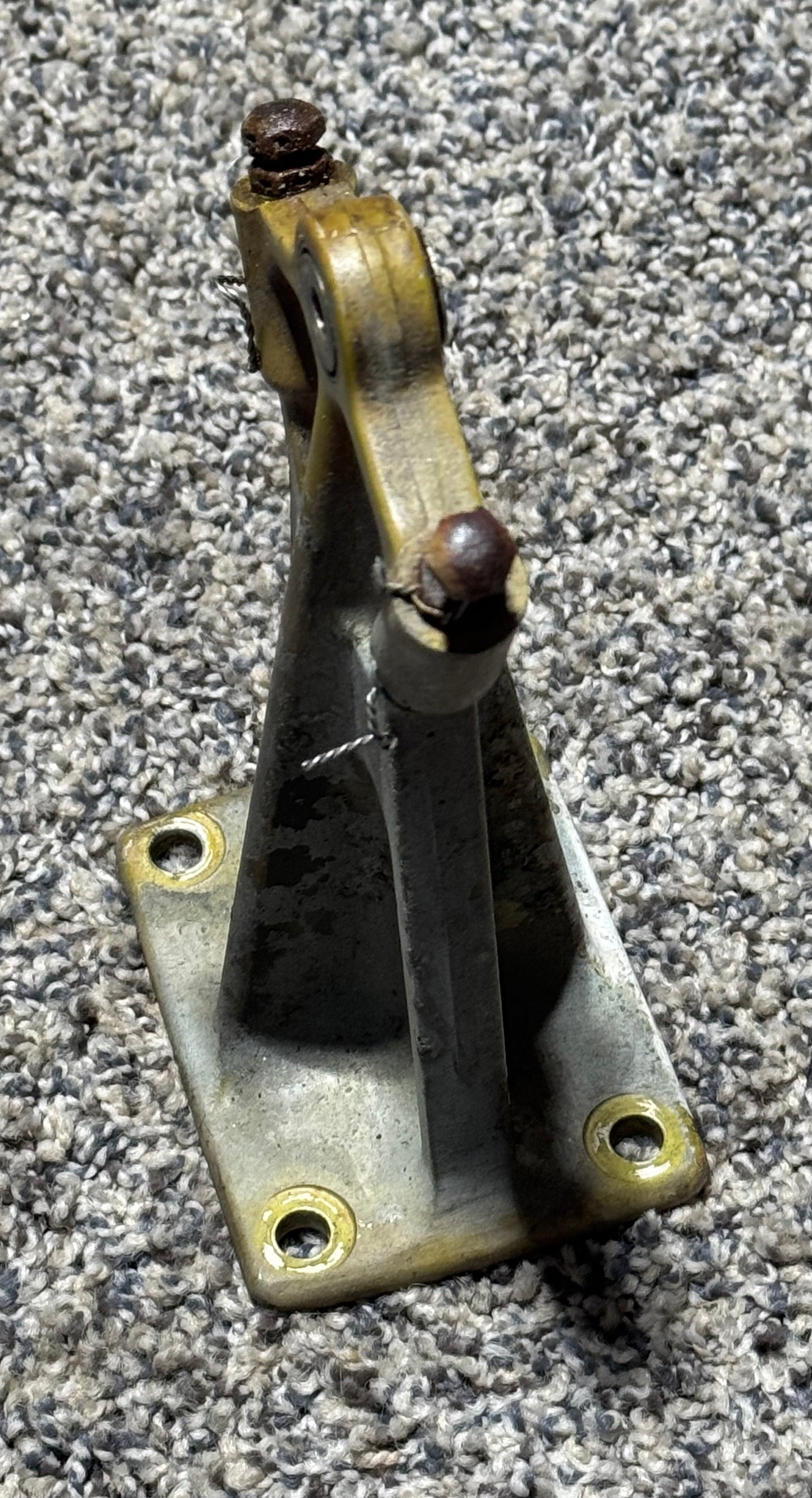 45252-000 PA-31T Elevator Control Hinge Assy