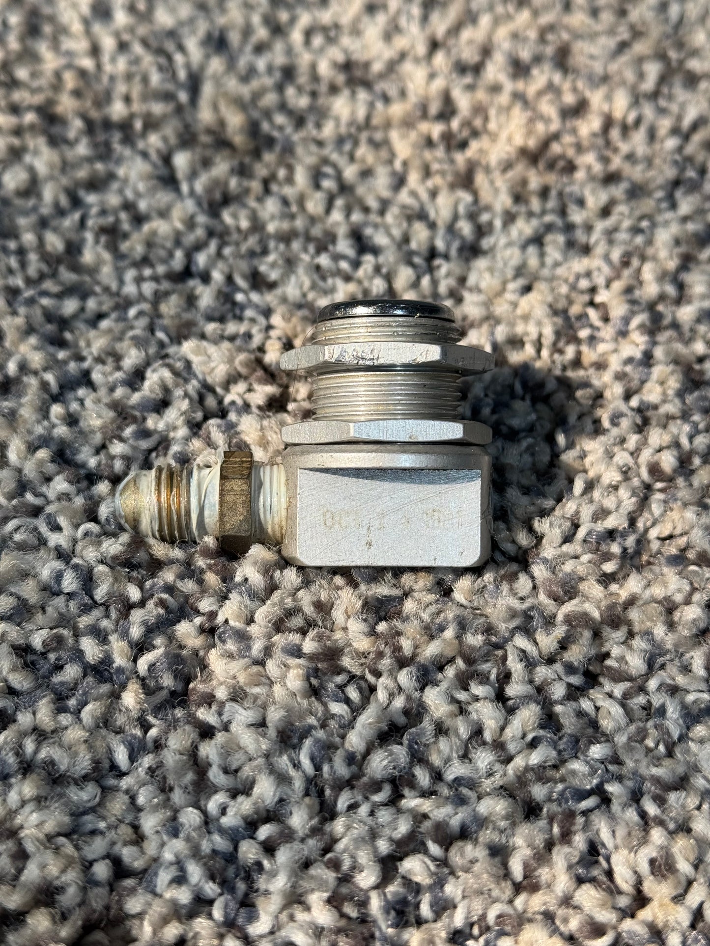 C166006-0201 C182 Oxygen Outlet Valve