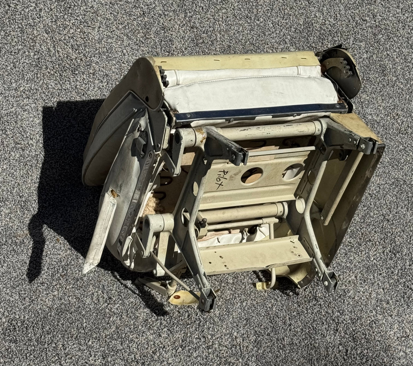 0700630-13 Cessna 210D Pilot Seat