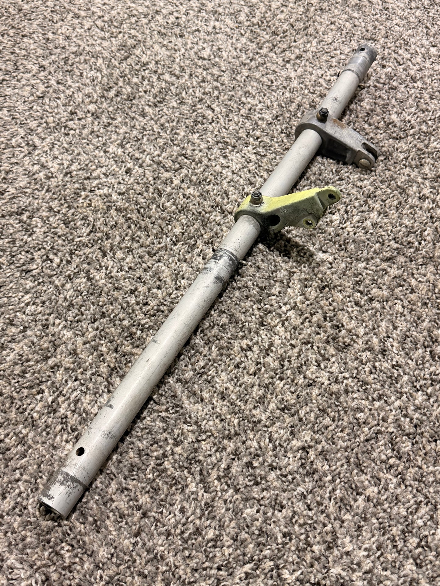169-594052 Beechcraft Rudder Pedal Cross Shaft Assembly Forward W/ Arm (Slight Bent)